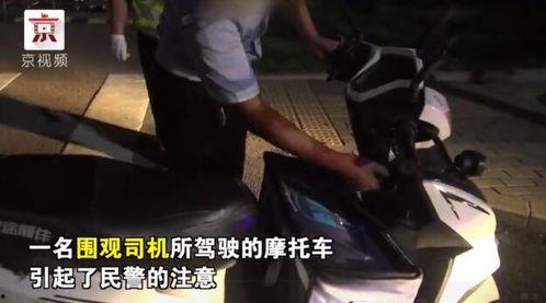 警察处理吃瓜群众,智慧执法彰显正义