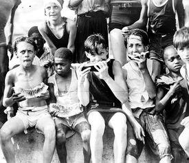 找到吃瓜群众的图片大全,趣味横生的网络文化现象